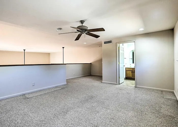 Pool & Putting Green: Group Getaway In Glendale! Phoenix