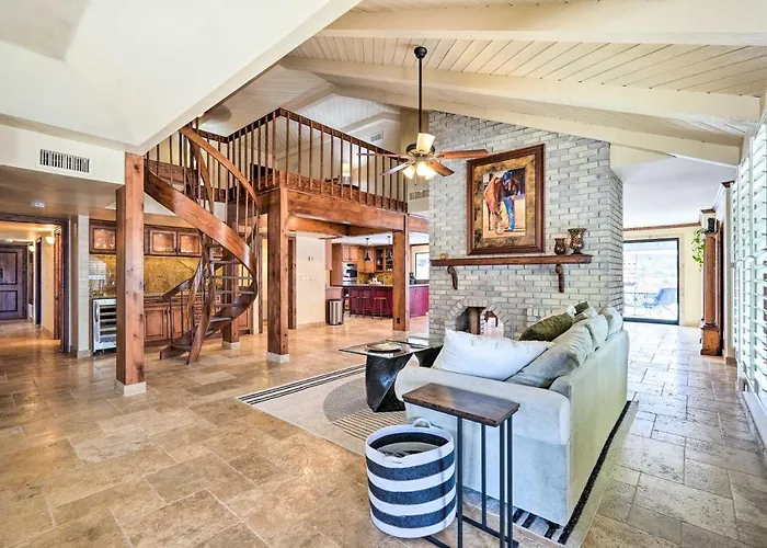 Pool & Putting Green: Group Getaway In Glendale! Phoenix