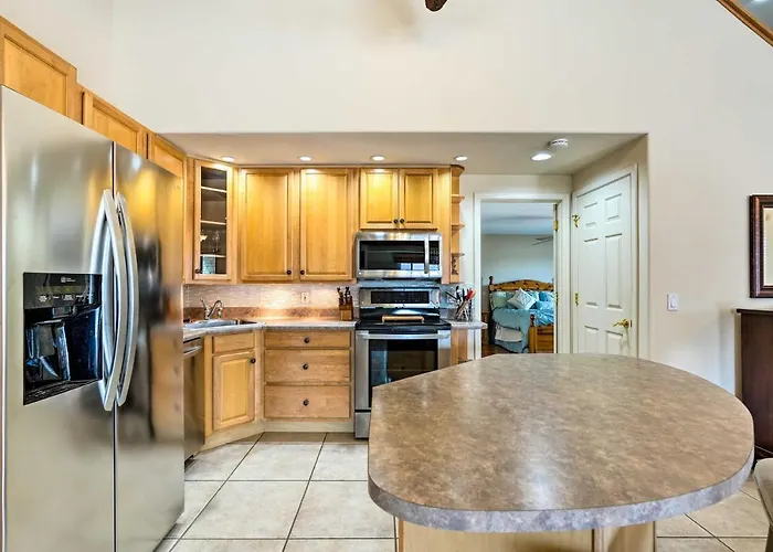 Pool & Putting Green: Group Getaway In Glendale! Holiday home Phoenix