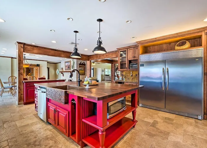 Pool & Putting Green: Group Getaway In Glendale! * Phoenix