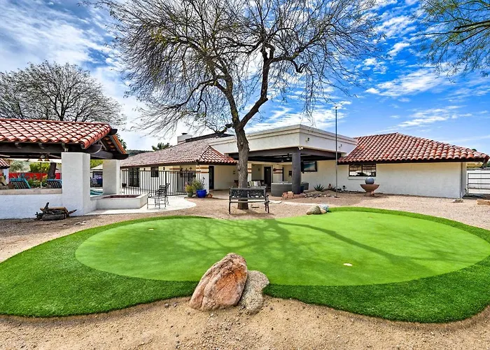 Pool & Putting Green: Group Getaway In Glendale!