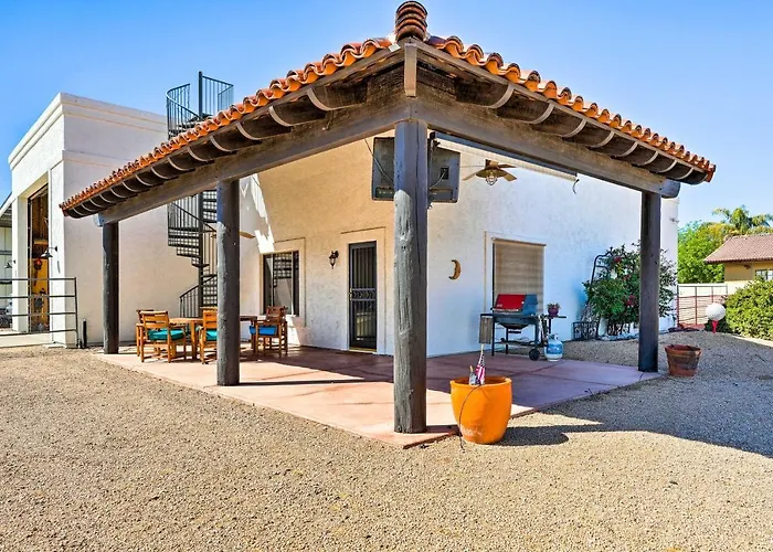 Pool & Putting Green: Group Getaway In Glendale! Holiday home Phoenix