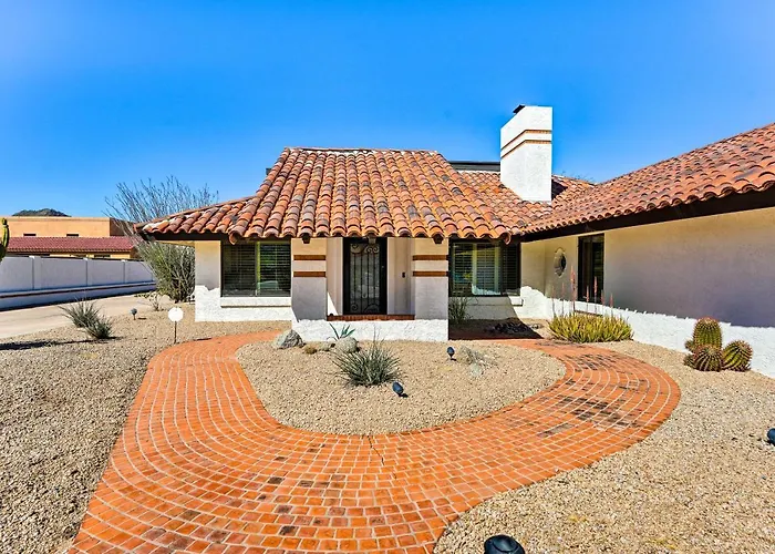 Pool & Putting Green: Group Getaway In Glendale! Holiday home Phoenix